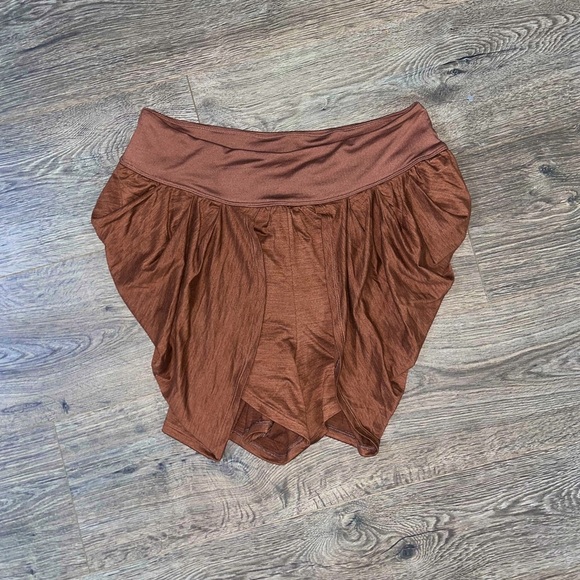 *NWOT* Free People FP Movement Find Your Flow Shorts - Argon Oil - Picture 5 of 6